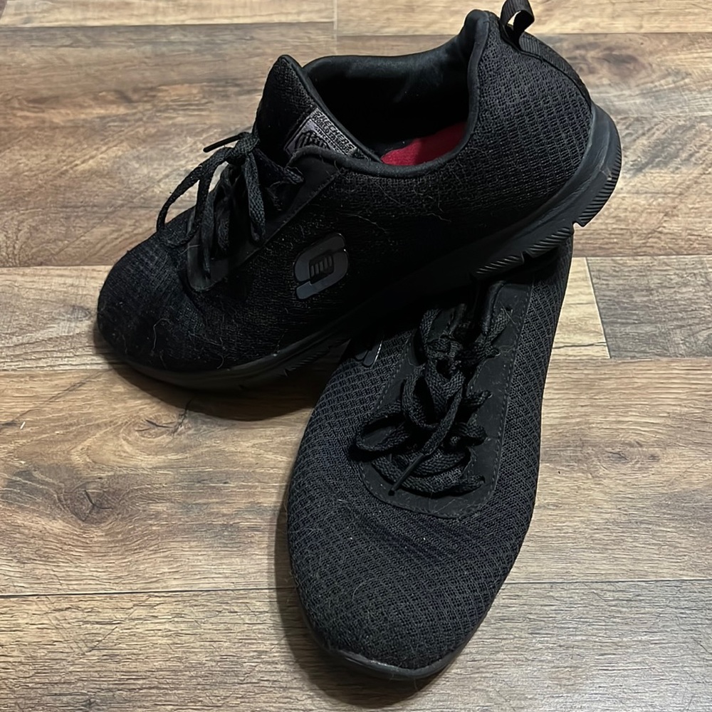 Women’s Sz 10 slip resistant
